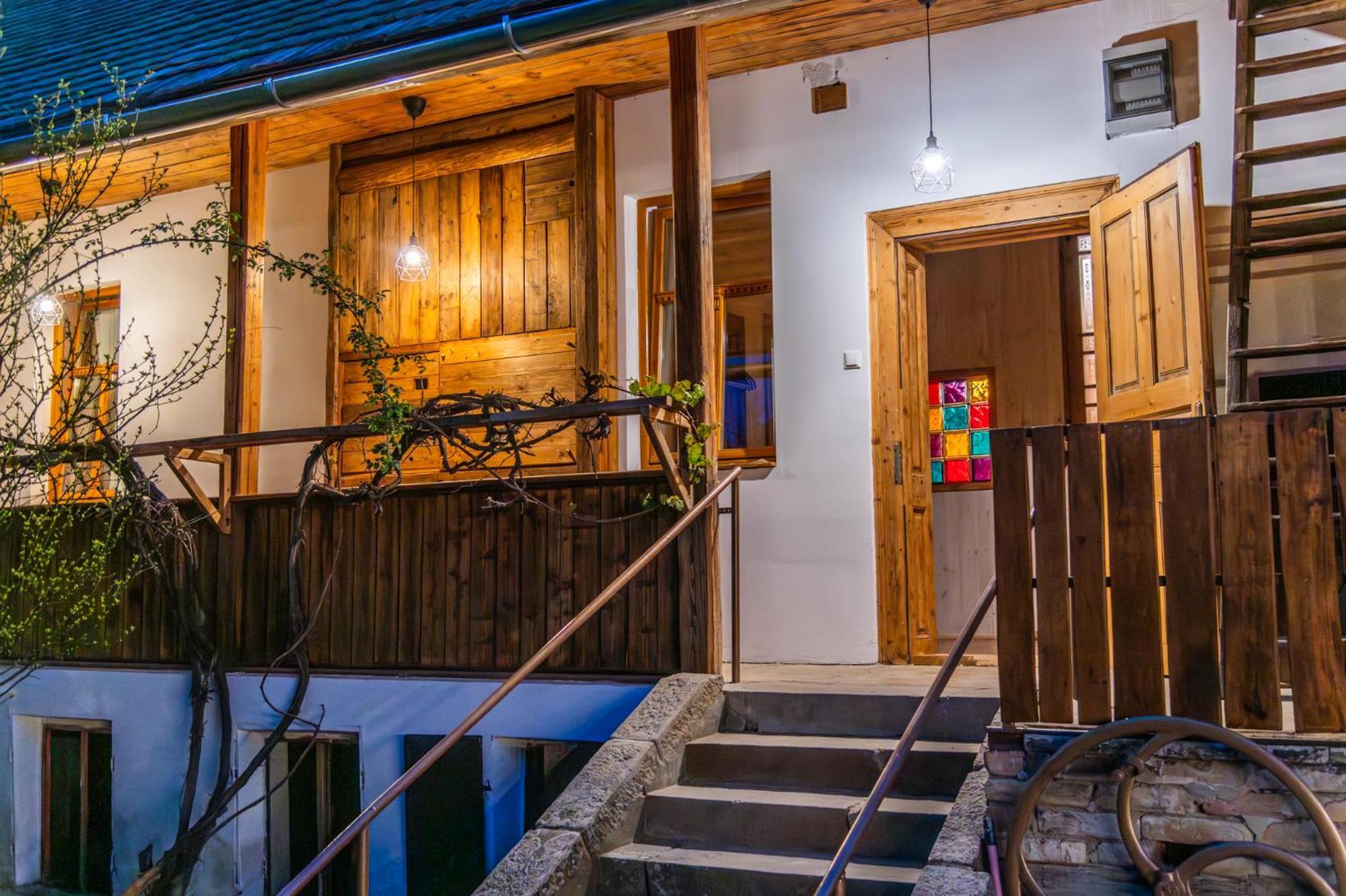 Szokolya Minifaktura Loft Apartman & Reggelizo Es Etelbar מראה חיצוני תמונה